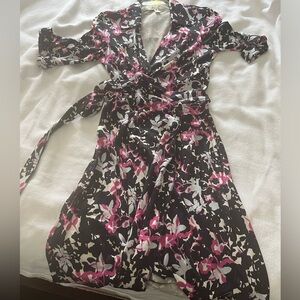 Diane Von Furstenberg iconic print wrap dress, size 10, short sleeves.